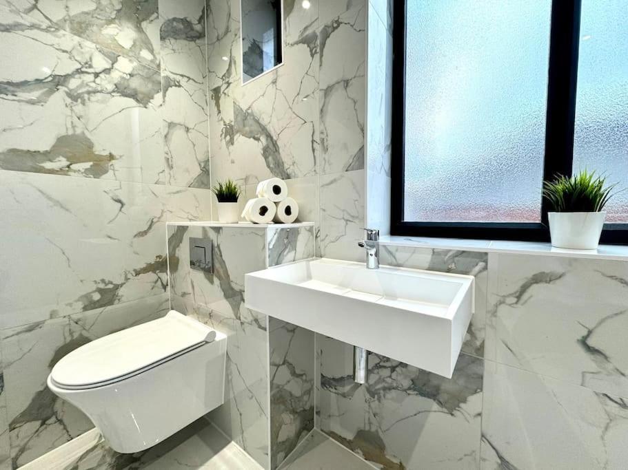 Massive 3 Bedroom - Ground Floor - Near The Beach! 伯恩茅斯 外观 照片